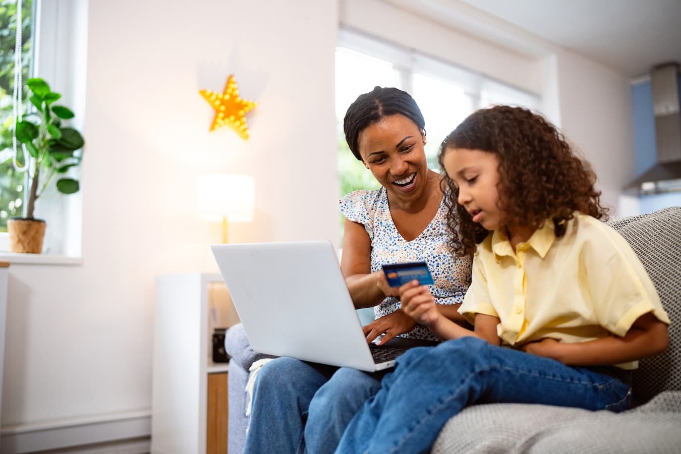 How an online card payment clears through a payment gateway and merchant account